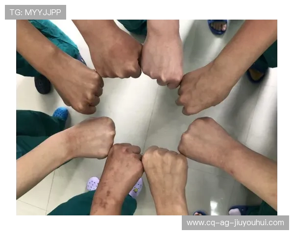 模仿足球跪滑动作挑战极限 体感与技巧的完美结合